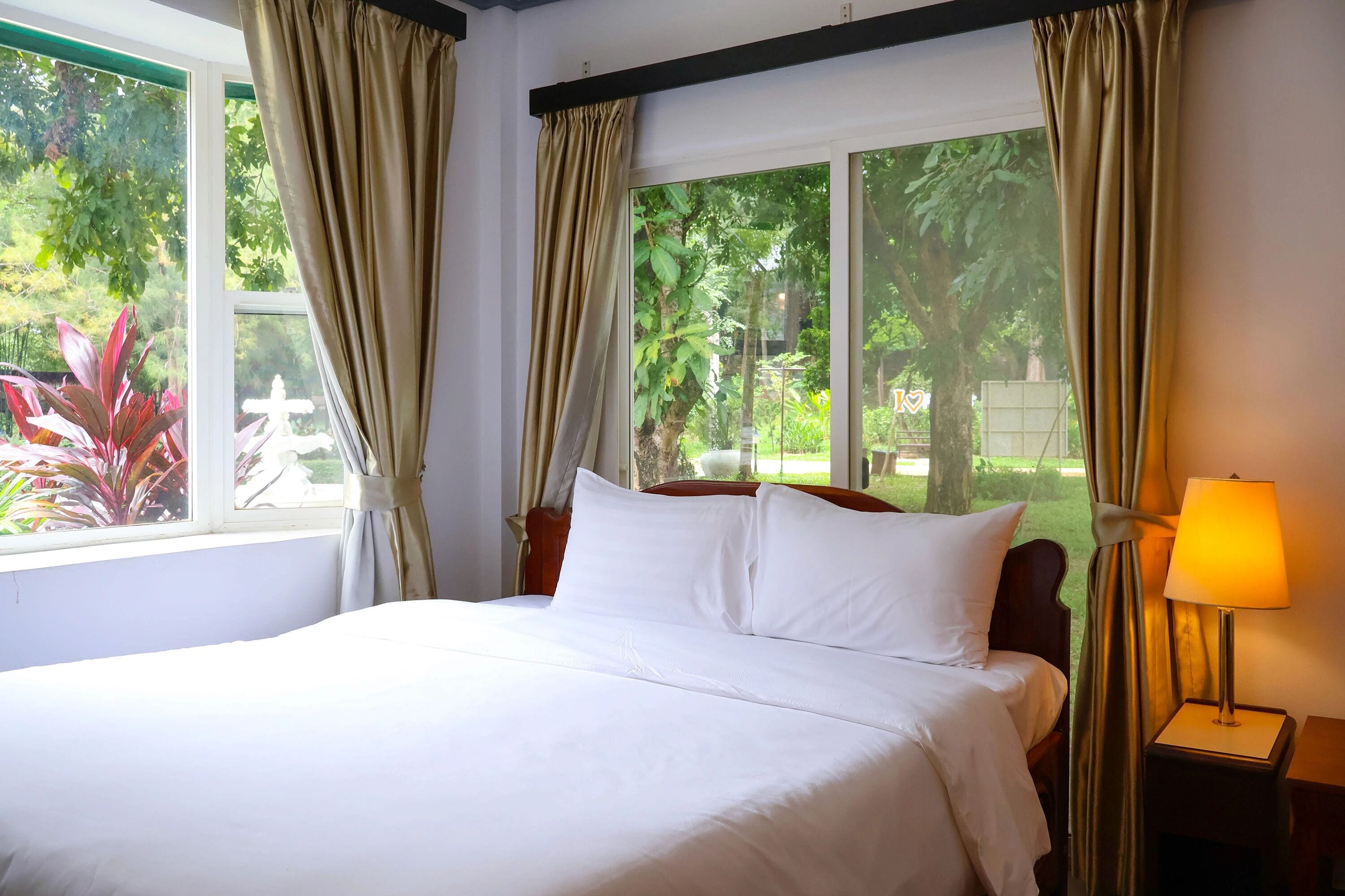 P'teas Lumhae - Khmer USA | Egyptian cotton sheets, premium bedding, individually decorated