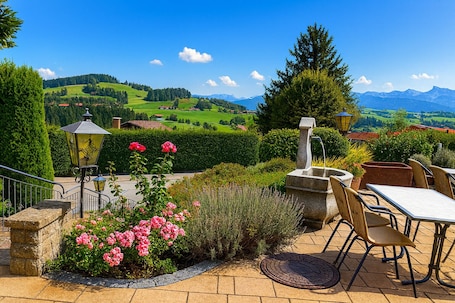 Terrace/patio. Hotel JMS Holiday Allgäu
