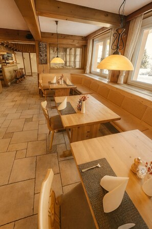 Italian cuisine, garden views 