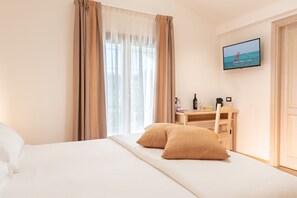Frette Italian sheets, premium bedding, down comforters, minibar - Maristesi Suites&Rooms (Siniscola)