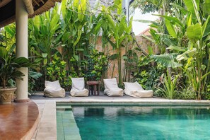 Outdoor pool, pool loungers