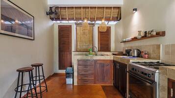 Traditional Villa | Private kitchen | Fridge, stovetop, coffee/tea maker, electric kettle