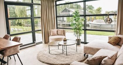 These luxurious, nice, and detached vacation villas for six persons have a unique view of the water. The luxurious villas offer a lot of privacy, a high standard of comfort, and have a spacious, hardwood outdoor deck. All ingredients to enjoy an amaz