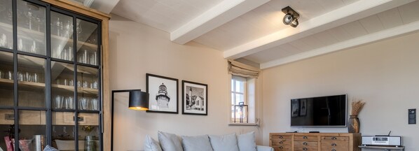 Télévision, cheminée