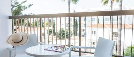 Chambre de base avec lits jumeaux (Inland View) | Terrasse/patio