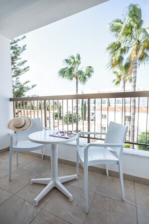 Phòng 2 giường đơn cơ bản (Inland View) | Hiên