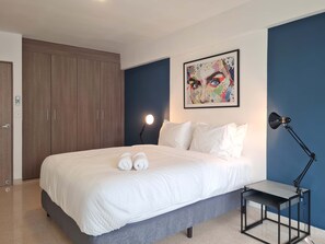 2 habitaciones, escritorio, tabla de planchar con plancha y wifi