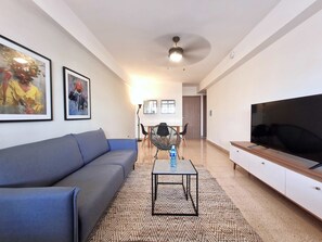 TV, offices - w* | Modern 2BR In La Cresta (Panamá)