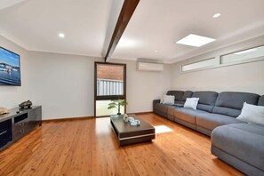 Smart TV, offices
