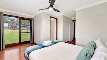 4 bedrooms, iron/ironing board, free WiFi