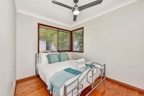 4 bedrooms, desk, iron/ironing board, free WiFi