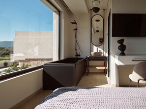 3 bedrooms, in-room safe, iron/ironing board, travel cot