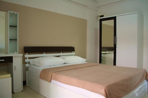 Room - Baanbudsarin Apartment (Sing Buri)