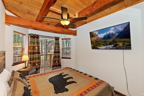 4 bedrooms, WiFi - Ollie's Cabin By Destination Big Bear: Views of Bear Mountain! Hot Tub! Foosball! Fully Fenced! (Big Bear Lake)
