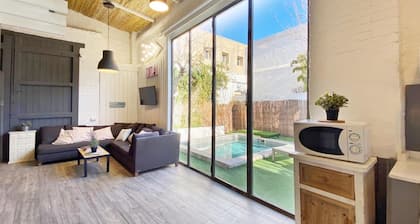 This 4 + 1 bedroom and 3 bathroom dream house