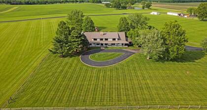 Landing(43M0)- Sleeps 20 + Airway Strip + Hot Tub
