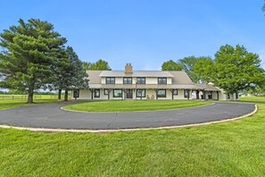 Unclassified image, 4 of 72, button - Landing(43M0)- Sleeps 20 + Airway Strip + Hot Tub (Pleasant Hill)