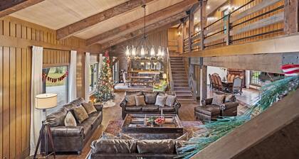 The Landing(43MO) - Luxurious Lodge Sleeps 20 + Airway Strip + Hot Tub