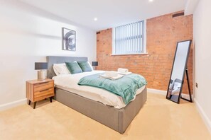 2 habitaciones, tabla de planchar con plancha, wifi y ropa de cama