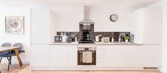 Spacious & Bright 2 Bed Burton-on-Trent Apartment