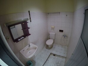 Bathroom - Limas Hotel Bukittinggi (Bukittinggi)