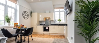Modern 2BR Gem on Seymour Road!