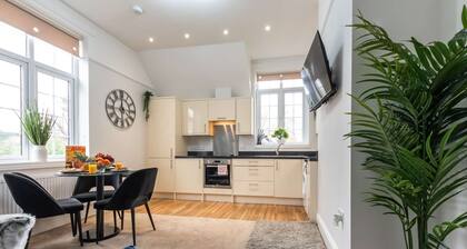 Modern 2BR Gem on Seymour Road!