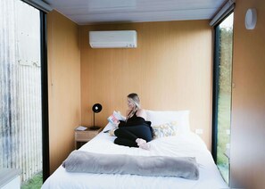 1 bedroom, bed sheets