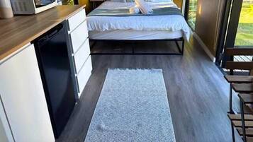 1 bedroom, bed sheets