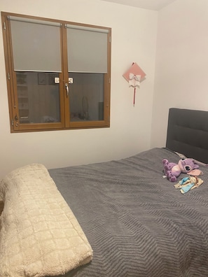 3 chambres, fer et planche à repasser, Wi-Fi, draps fournis
