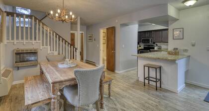 Three bedroom townhouse located on the golf course near shopping and restaurants.