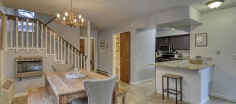 Three bedroom townhouse located on the golf course near shopping and restaurants.