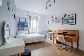 5 Schlafzimmer, Schreibtisch, WLAN, Bettwäsche