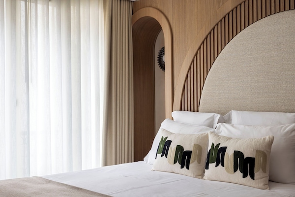 Saint Martin IV | 2 bedrooms, Egyptian cotton sheets, premium bedding, pillow-top beds