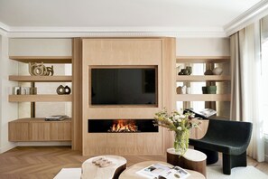 Saint Martin III | Zona de estar | Una televisión de pantalla plana, Netflix, libros