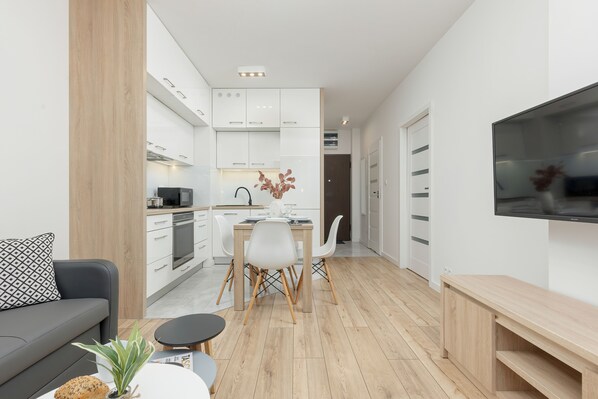 Apartment, 1 Schlafzimmer, Balkon | 1 Schlafzimmer, Schreibtisch, laptopgeeigneter Arbeitsplatz, Bettwäsche