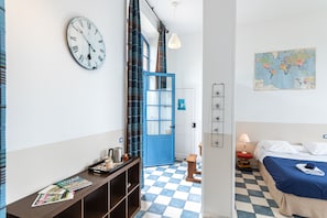 Ropa de cama de alta calidad y escritorio