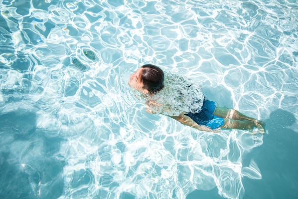 Seasonal outdoor pool, open 10:00 AM to 8:00 PM, pool loungers