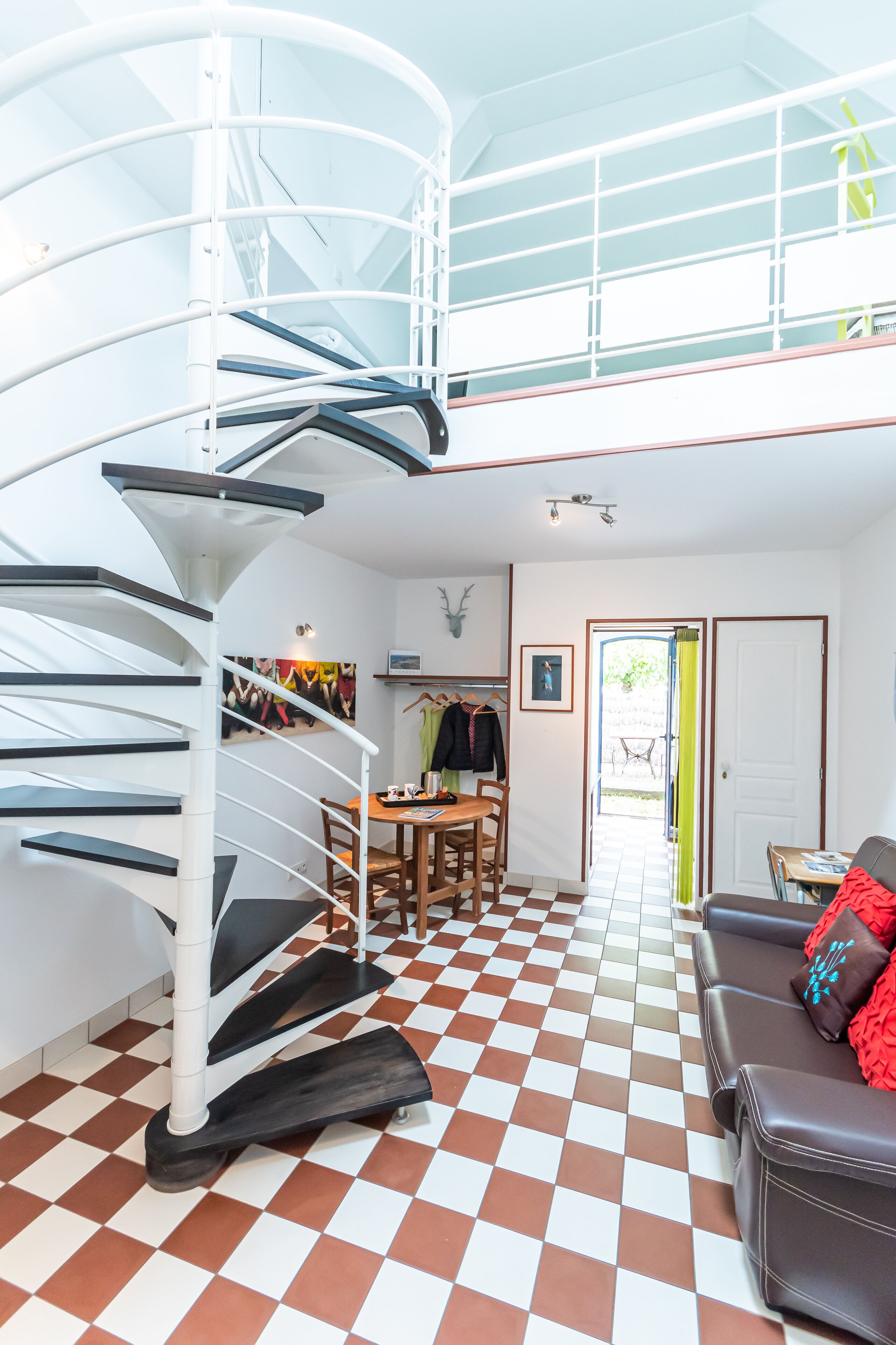 ファミリー トリプルルーム | 高級寝具、デスク、ノートパソコン用作業スペース、防音設備