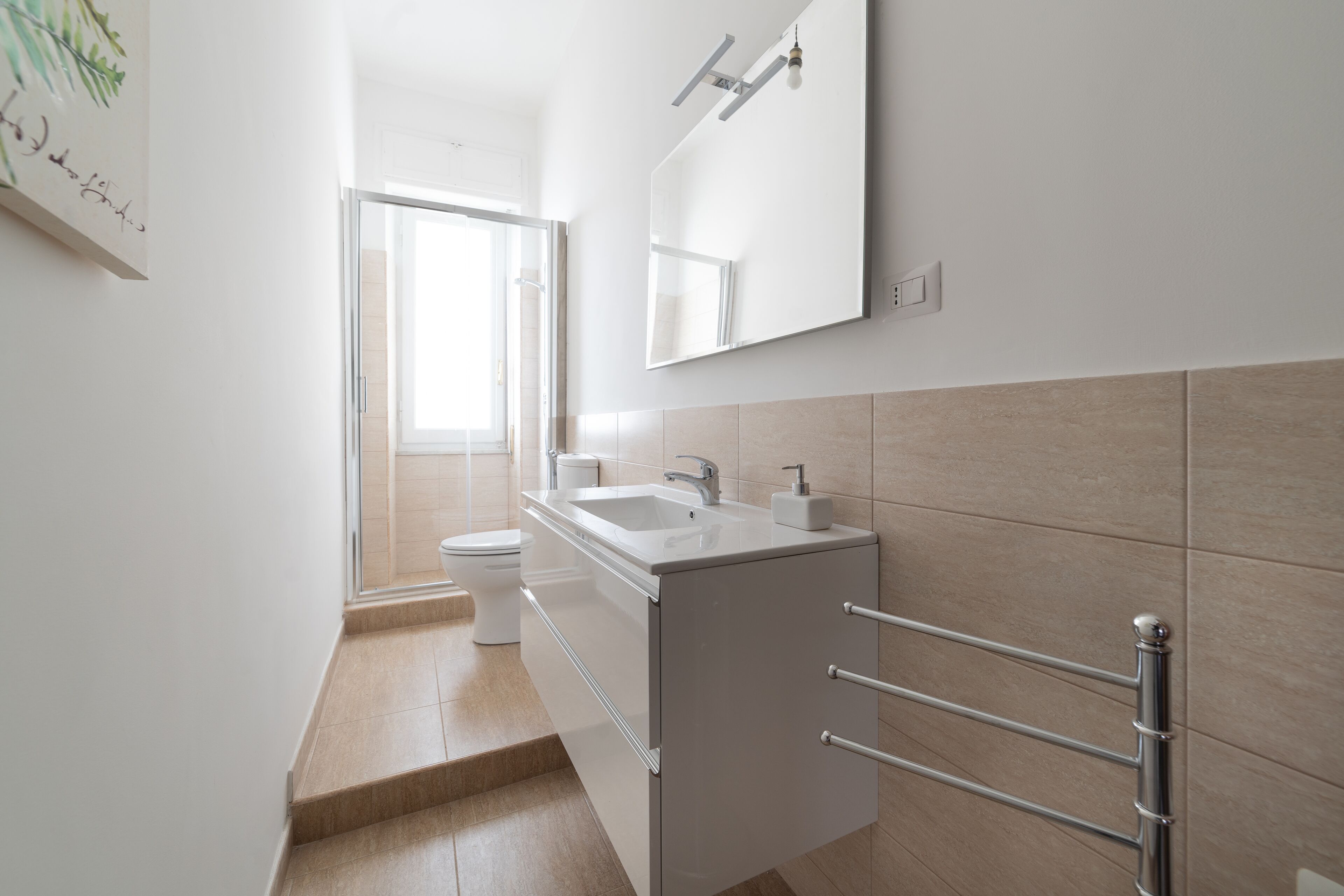 Dusch, hårtork, bidé och handdukar