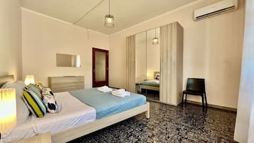 4 bedrooms, iron/ironing board, bed sheets