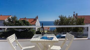Estudio clásico, balcón, vista al mar | Balcón