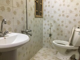Deluxe Double Room | Bathroom | Shower, designer toiletries, slippers, towels
