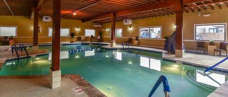 Una piscina cubierta