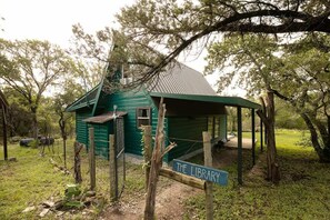 Cottage, Private Bathroom (The Library) | Exterior - Mosaic On The Hill (San Marcos)