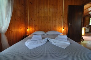 Traditional House | Egyptian cotton sheets, premium bedding, iron/ironing board, free WiFi - Zennova 25  Casa Mocha  (Sithonia)