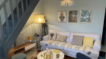 Smart TV, books, stereo