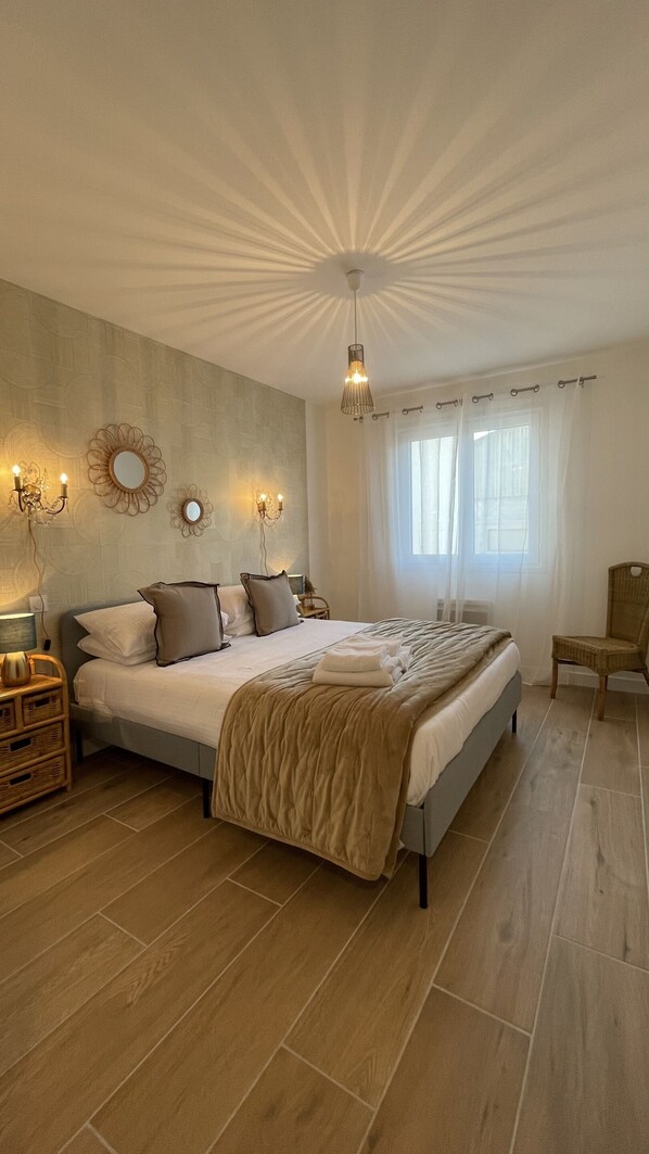 3 bedrooms, in-room safe, desk, iron/ironing board