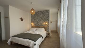 3 bedrooms, in-room safe, desk, iron/ironing board