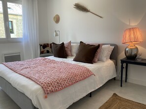 3 bedrooms, in-room safe, desk, iron/ironing board